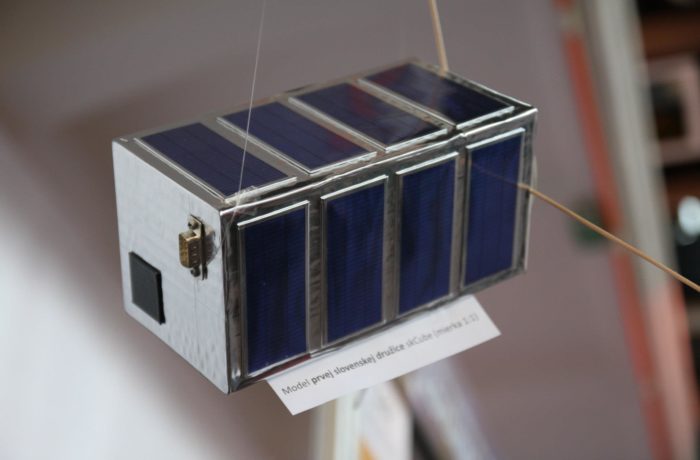2011: Prvý model (maketa) satelitu ešte ako 2U